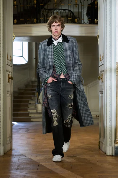 Look 27